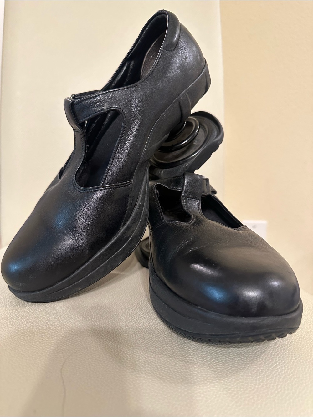 Z-Coil Women's Black Leather Comfort Mary Jane Shoes